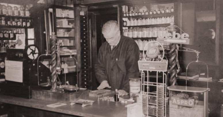 Mag. Herbert Becker in der Apotheke um ca. 1950